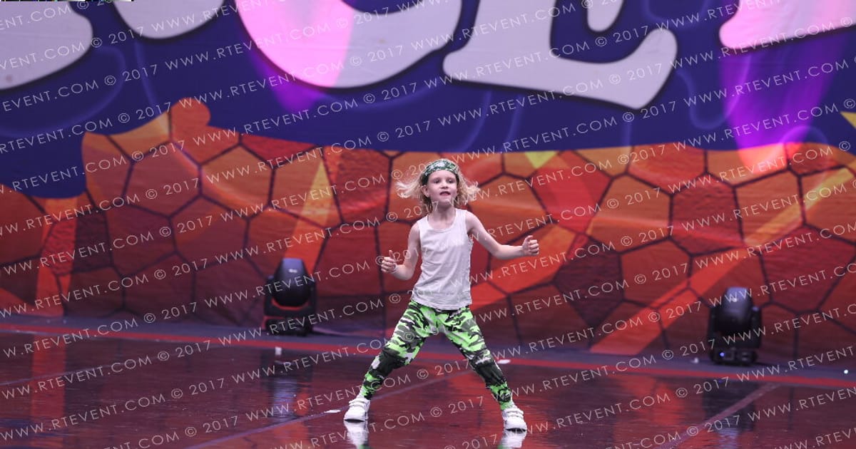 East Coast Warriors cheer and dance Arlo Mowatt · FC Barcelona