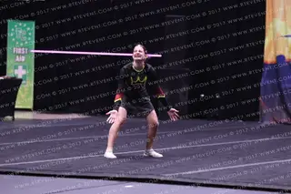 solder cheer and dance Vicky Bastos