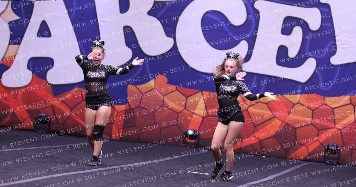 Power Cheer Yas and Ruby · FC Barcelona