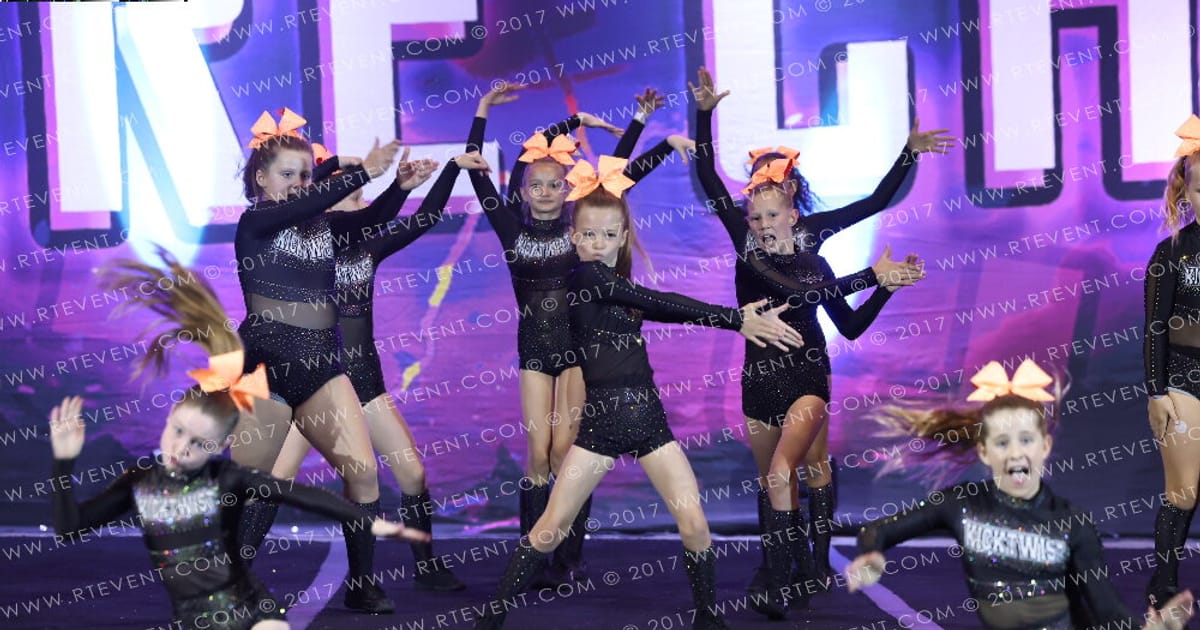 Kick Twist Cheerleading Pumpkin · FC Essentials National