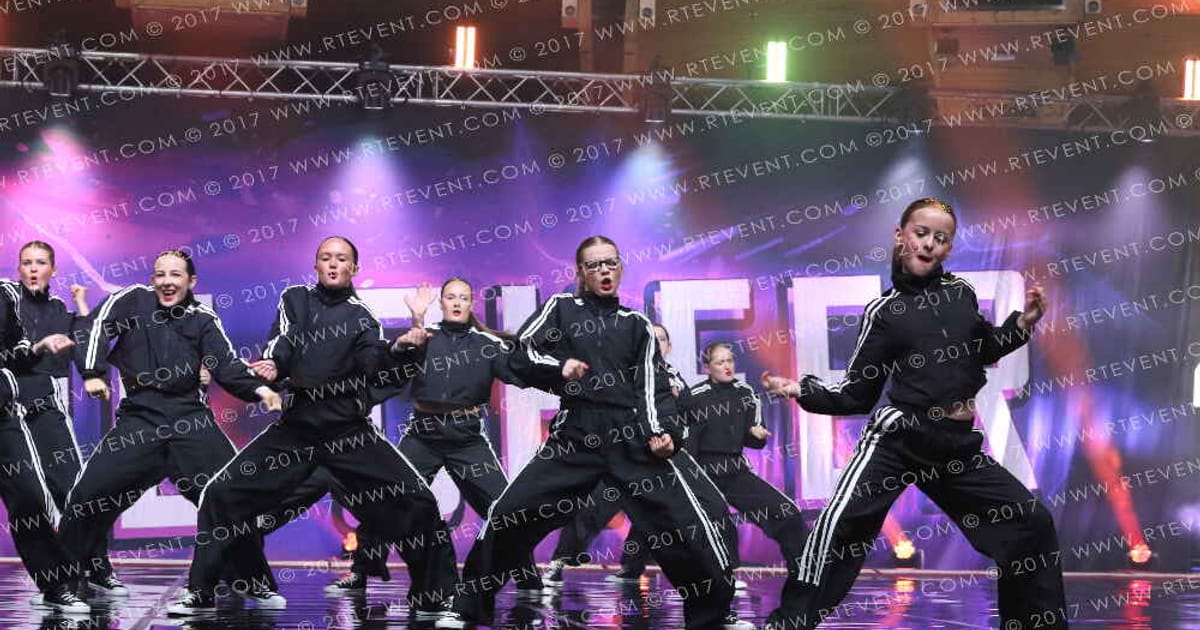 Gold Star Cheer and  Dance Meteors · FC Internationals