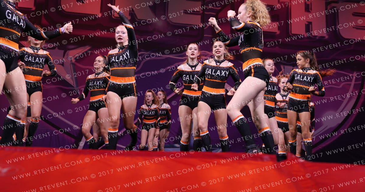 Galaxy Cheerleaders COMETS · FC Internationals
