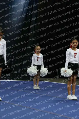 FOWLER YOUTH PEE WEES N MIGHTY MIGHTS SHOW CHEER