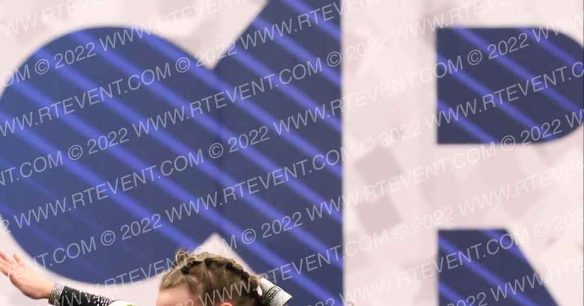 Attack Cheer Elite Aria Miller · Arizona Crown