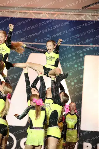 ELITE HIVE CHEER LADY REIGN