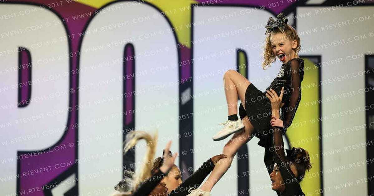 CROWNED ELITE ATHLETICS- QUEEN BEEZ · CHEERSPORT NATIONALS HALL C1