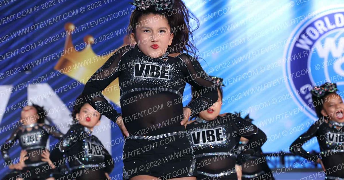 Vibe Cheer Onyx · Cali Crown V