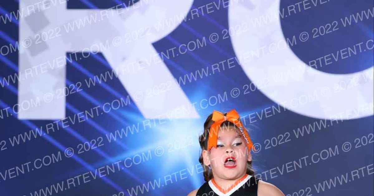 La Puente Warriors Cheer La Puente Warriors Jr Gremlins Sideline · Cali Crown V