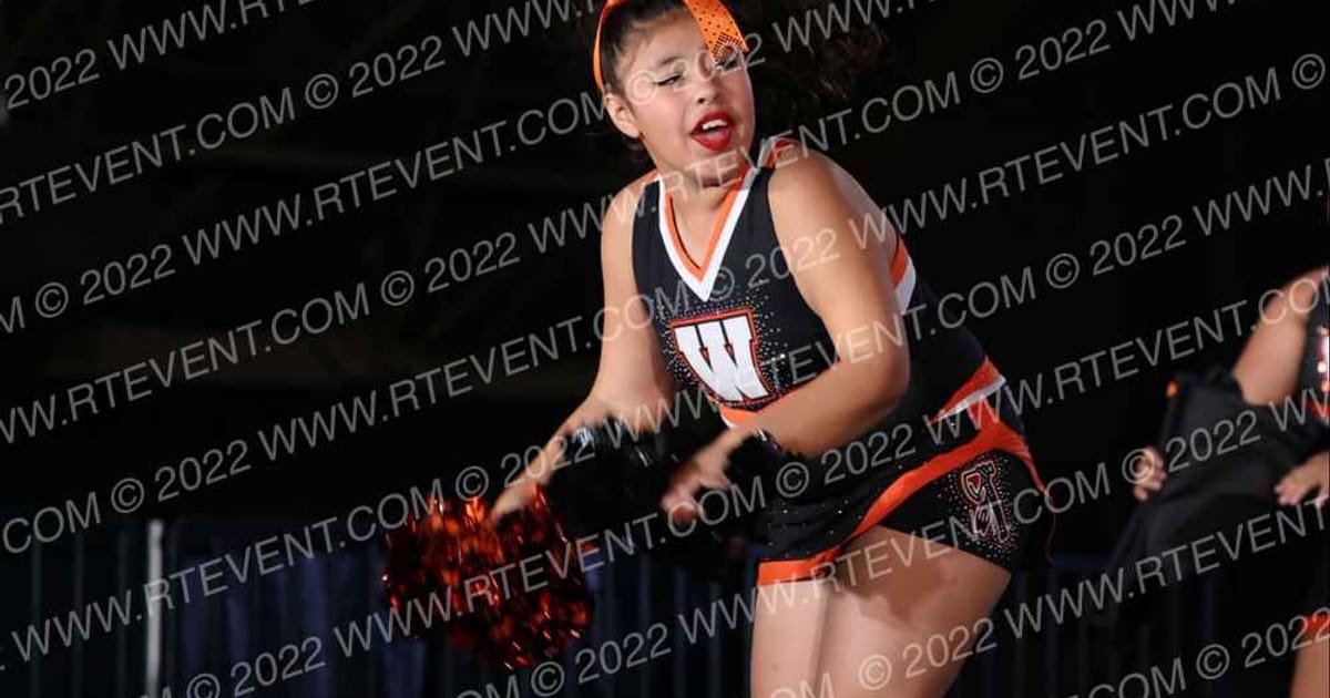 La Puente Warriors Cheer La Puente Warriors Jr Pee Wees Sideline · Cali Crown V