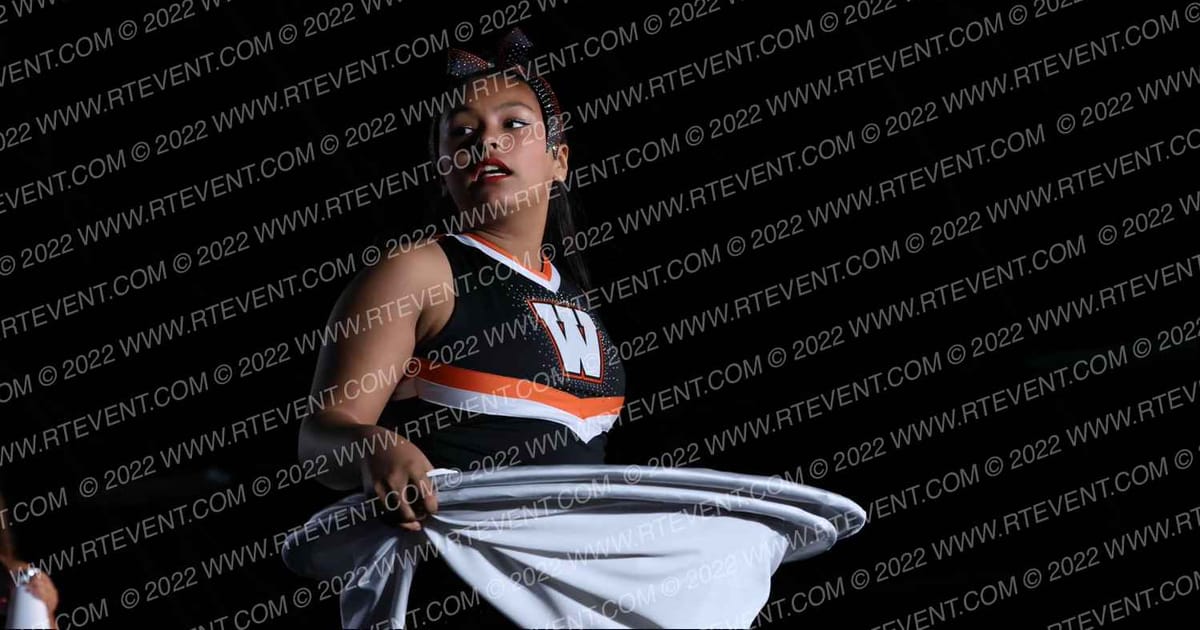 La Puente Warriors Cheer La Puente Warriors Pee Wees Sideline · Cali Crown V