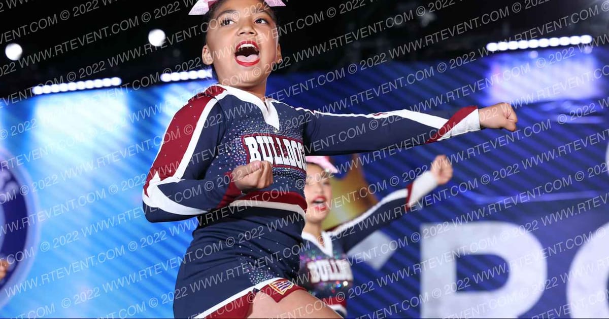 EAST LA BULLDOGS CHEER Pee Wee · Cali Crown V