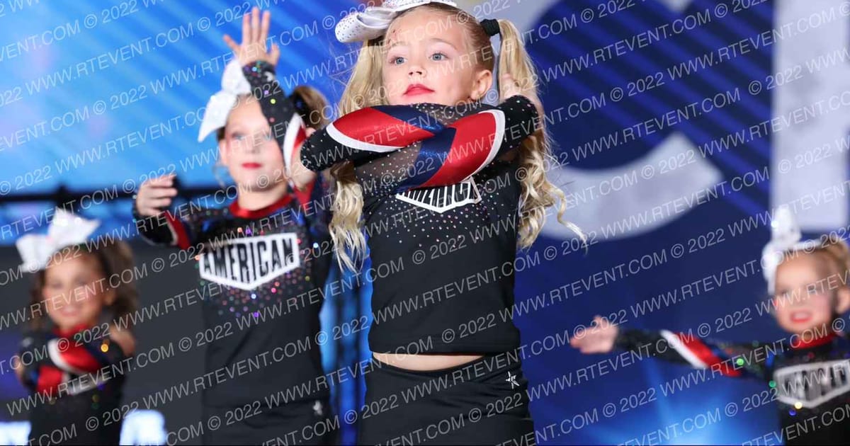 American Cheer TINY TWINKLES · Cali Crown V