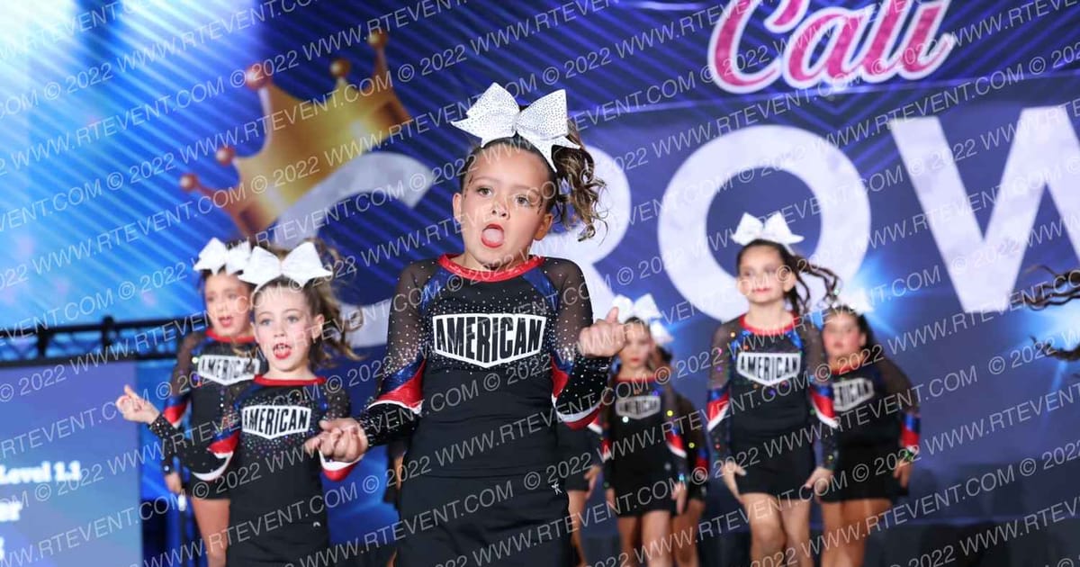 American Cheer MINI STARS · Cali Crown V