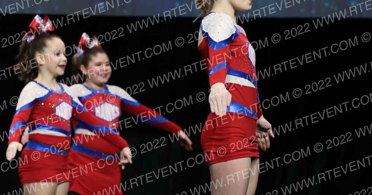 Hiawatha Cheer Club RedHawks · Americas Best Grand Nationals
