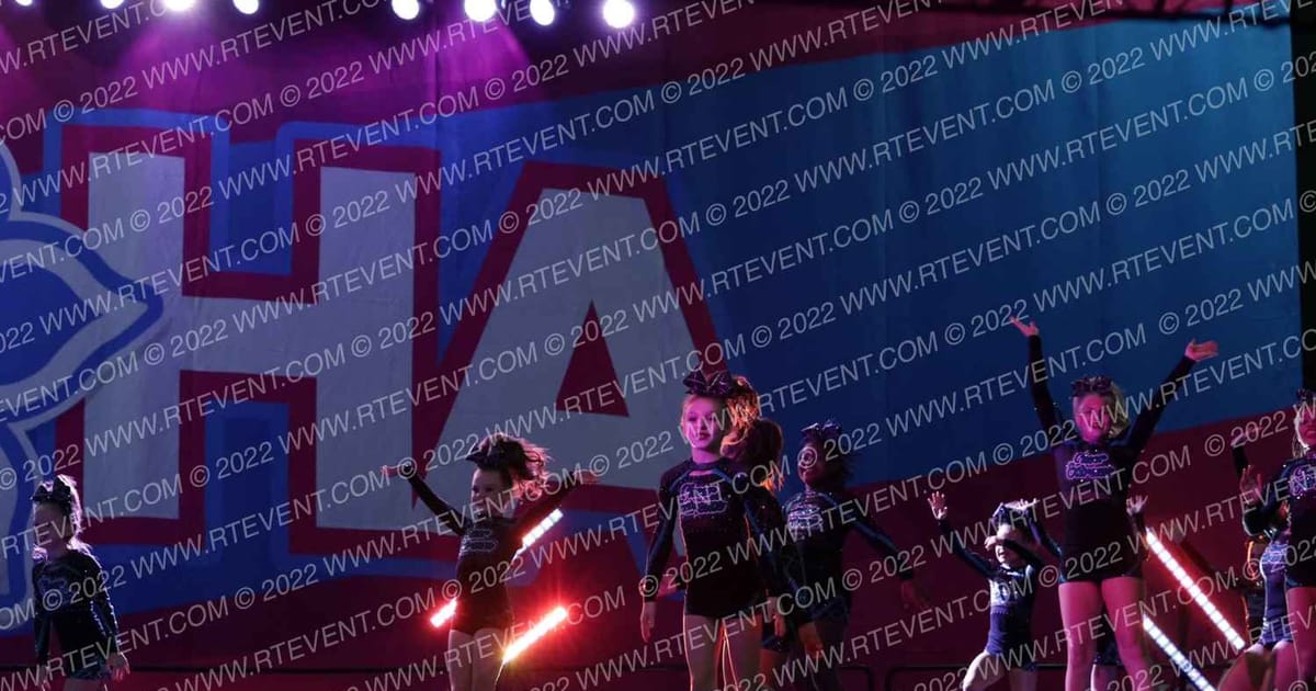Cheer Extreme Kernersville Royalty · Aloha Gatlinburg Showdown DIDII