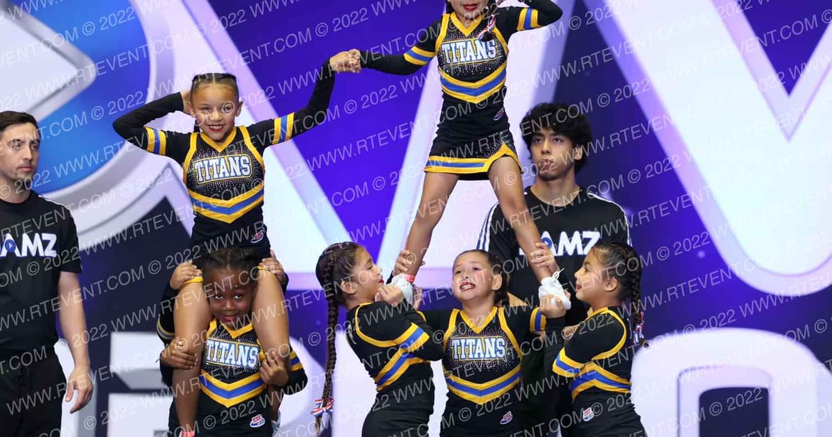 FULLERTON TITANS MITEY MITE CHEER · Holiday Showcase