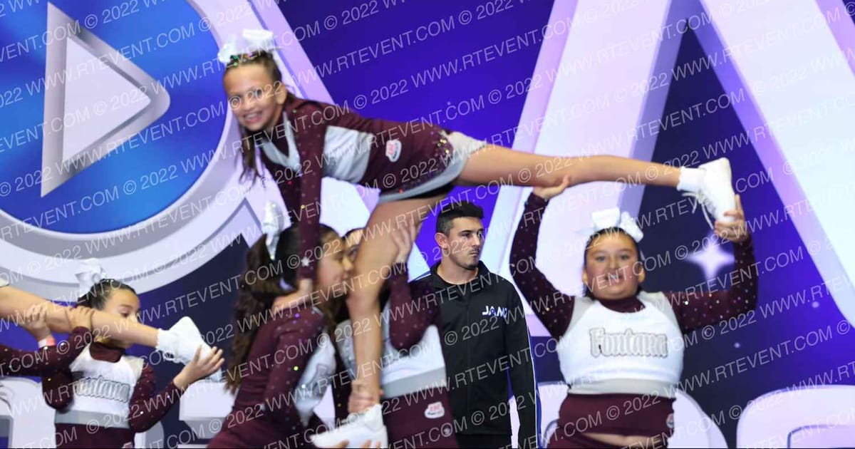 FONTANA JR PEE WEE CHEER · Holiday Showcase