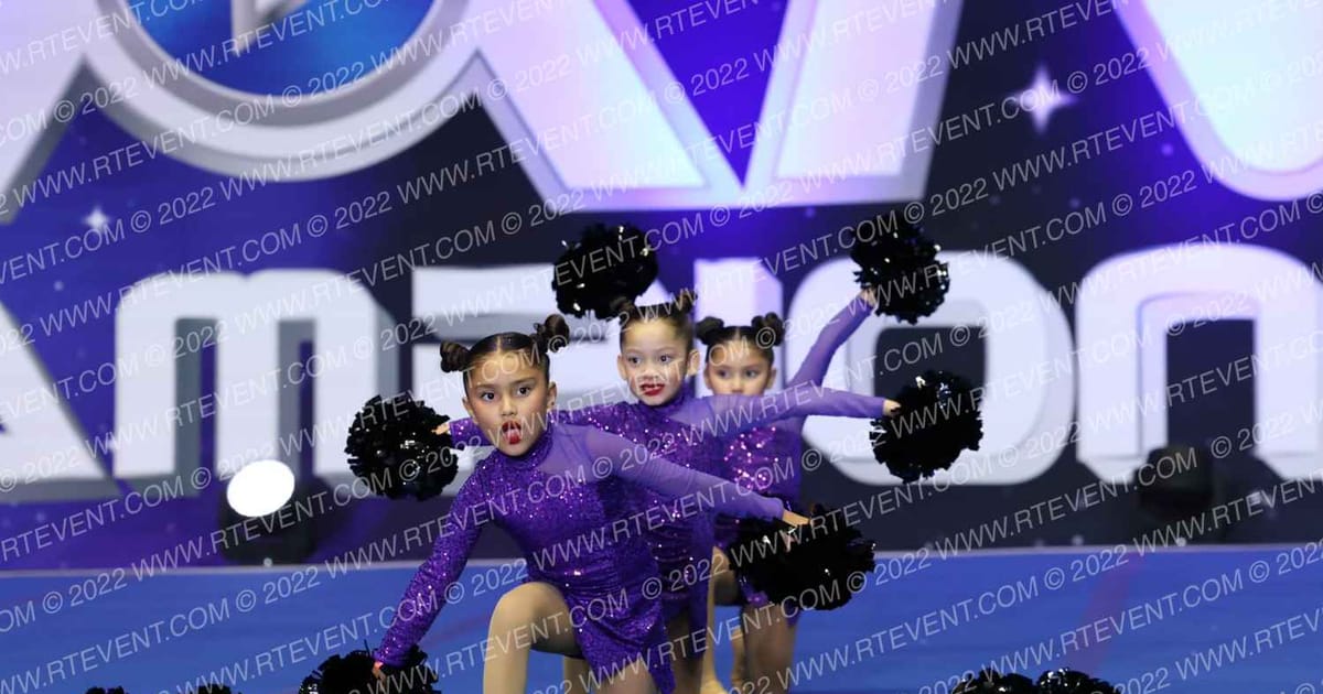 FIREBAUGH FALCON CHEER MIGHTY MITES · Holiday Showcase