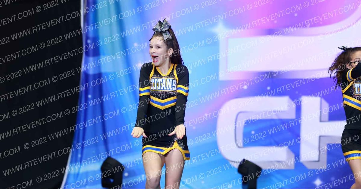 FULLERTON TITANS JV CHEER · Holiday Showcase