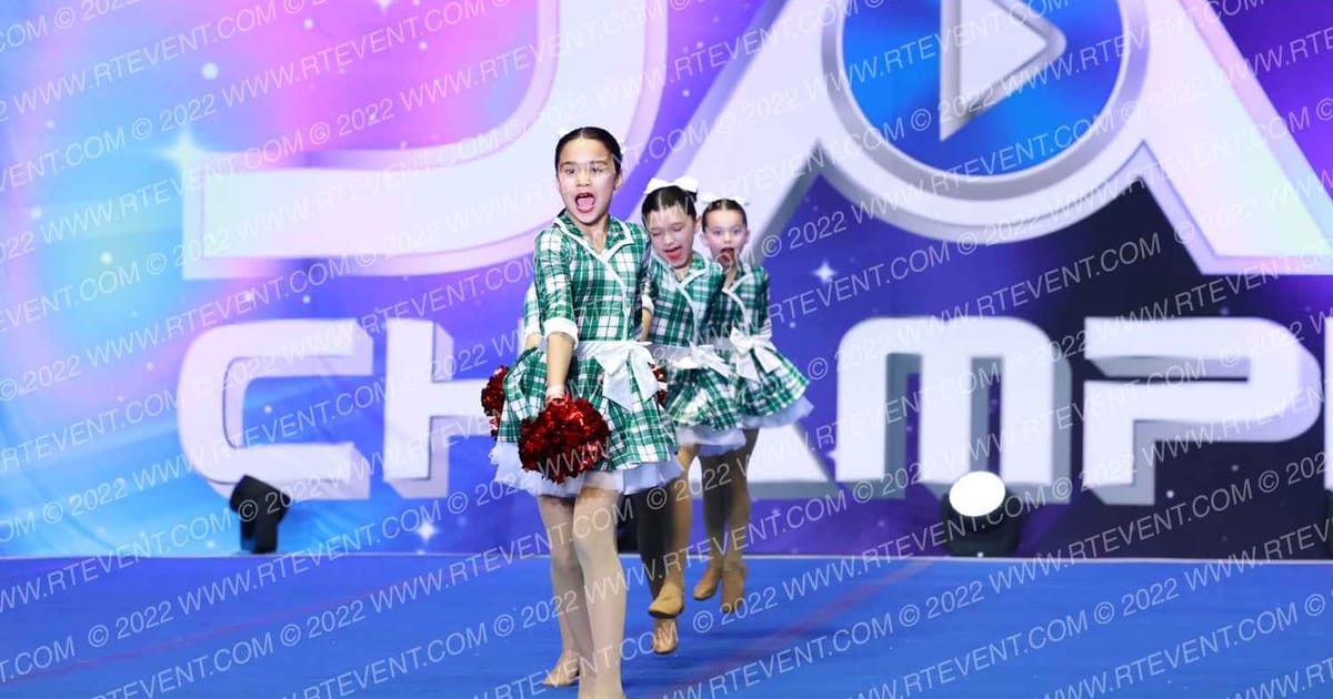 FIREBAUGH FALCON CHEER MIGHTY MITES · Holiday Showcase