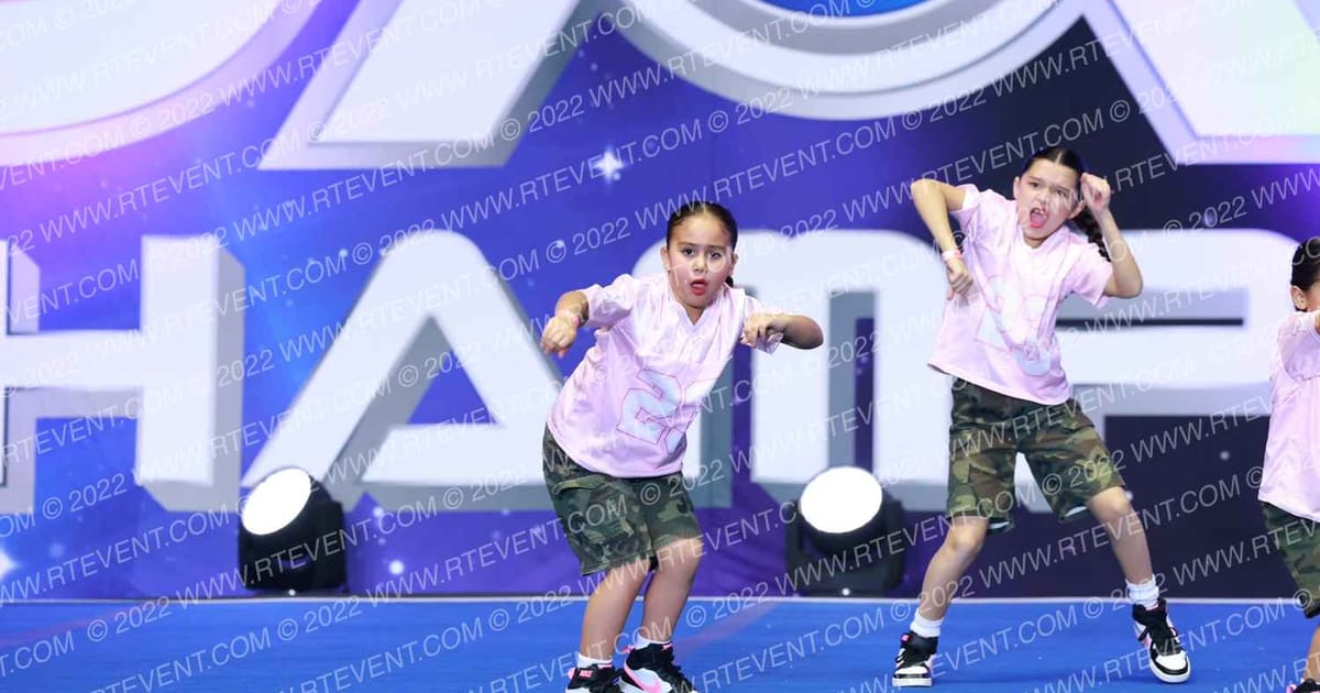 FIREBAUGH FALCON CHEER MIGHTY MITES · Holiday Showcase