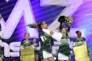 MOREAU CATHOLIC HIGHSCHOOL VARSITY CHEER