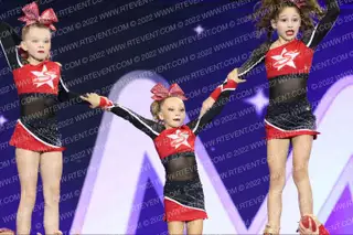 STARSTRUCK SHOWSTOPPERS