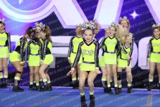 ELITE HIVE CHEER LADY REIGN