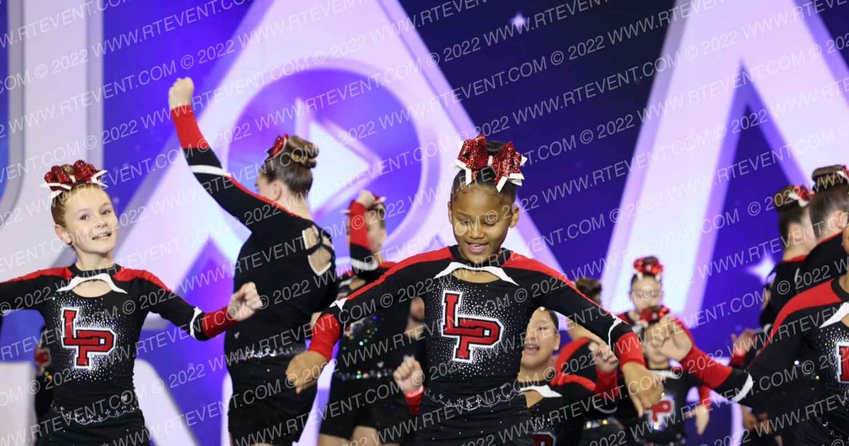 LAS PLUMAS THUNDERBIRDS · Showdown at the Bay