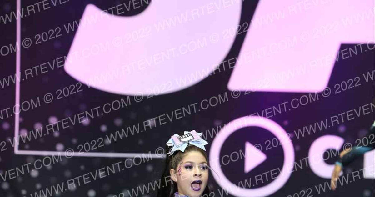 BBG DAZZLING DIVAS · Palms and Pyramids