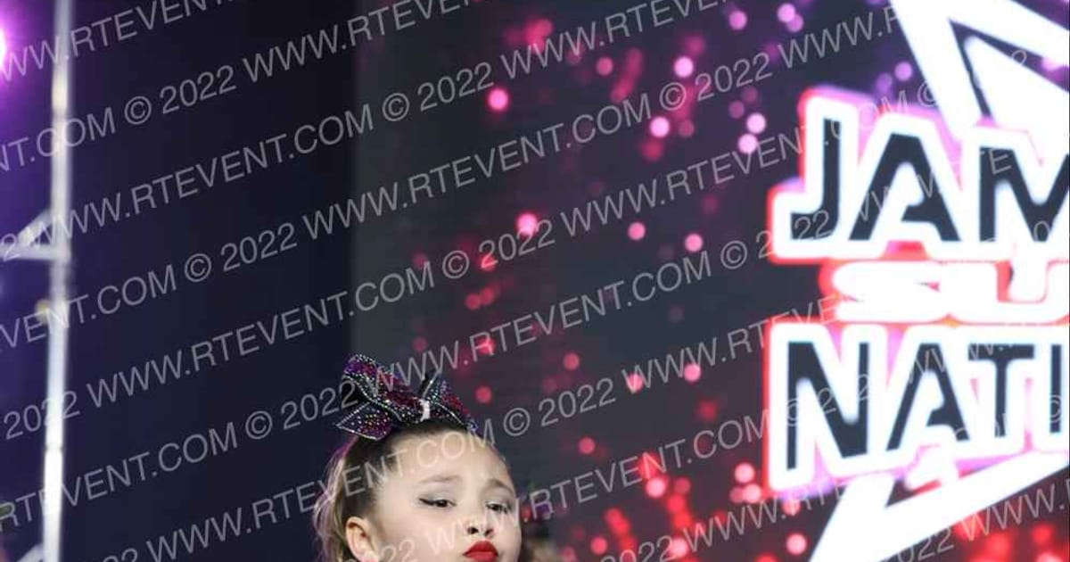 Pride of Illinois Paradise · Jamfest Cheer Super Nationals