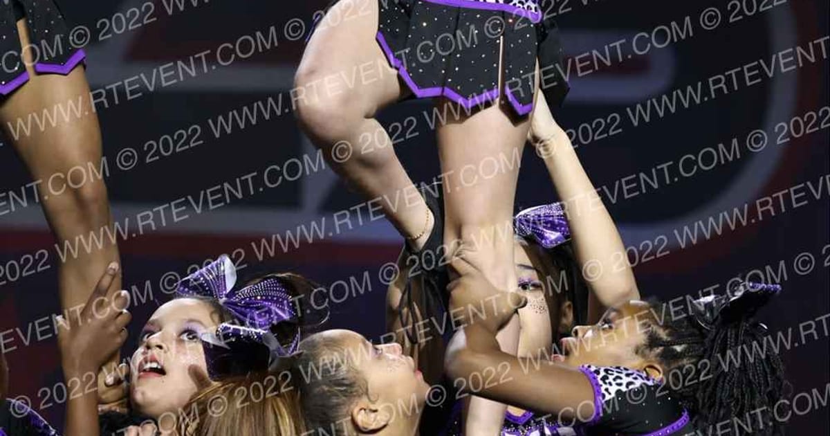 DIAMOND WILDCATS ALL-STARS Panther Emeralds · Jamfest Cheer Super Nationals