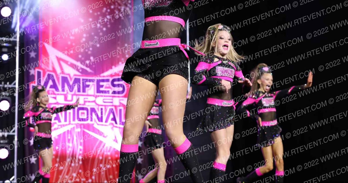 Diamond Athletics Miss twist · Jamfest Cheer Super Nationals