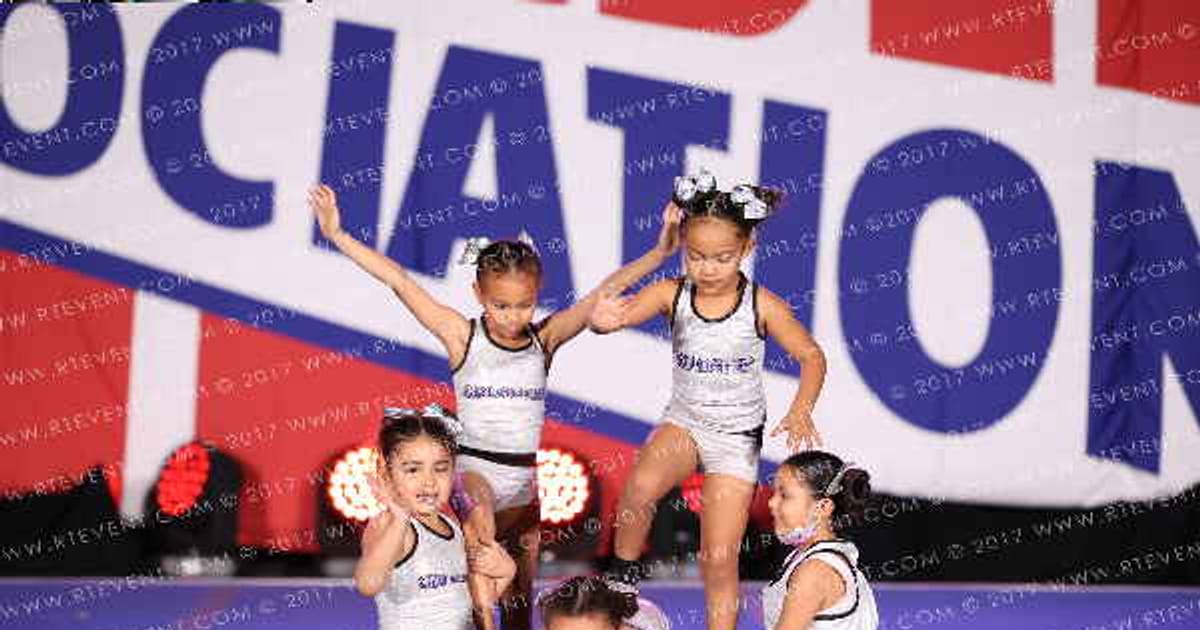 Galactic Cheer Lunas · San Marcos Classic