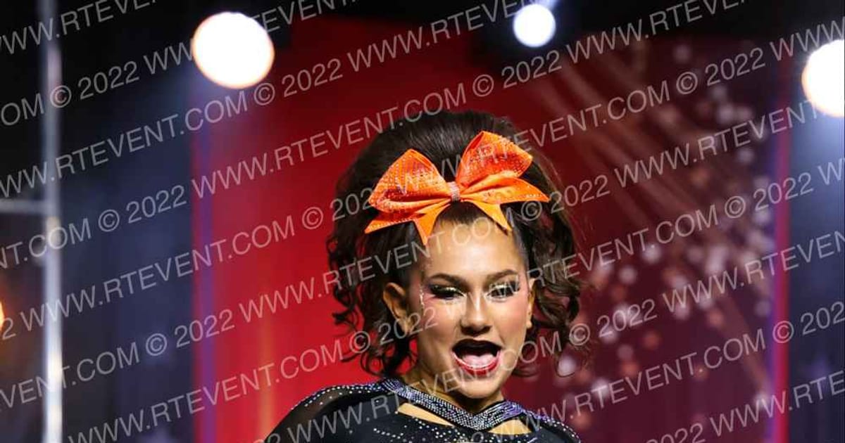 Golden Elite All Stars 2 Chains · Jamfest Cheer Super Nationals