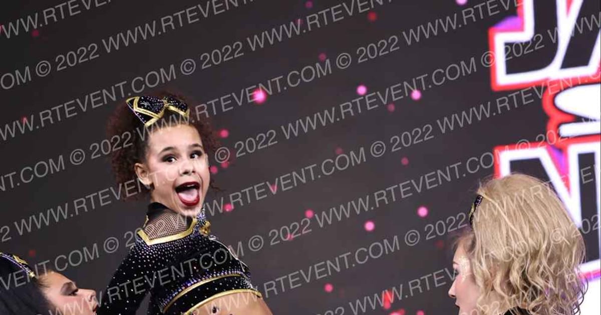 Famous Superstars GOLD · Jamfest Cheer Super Nationals