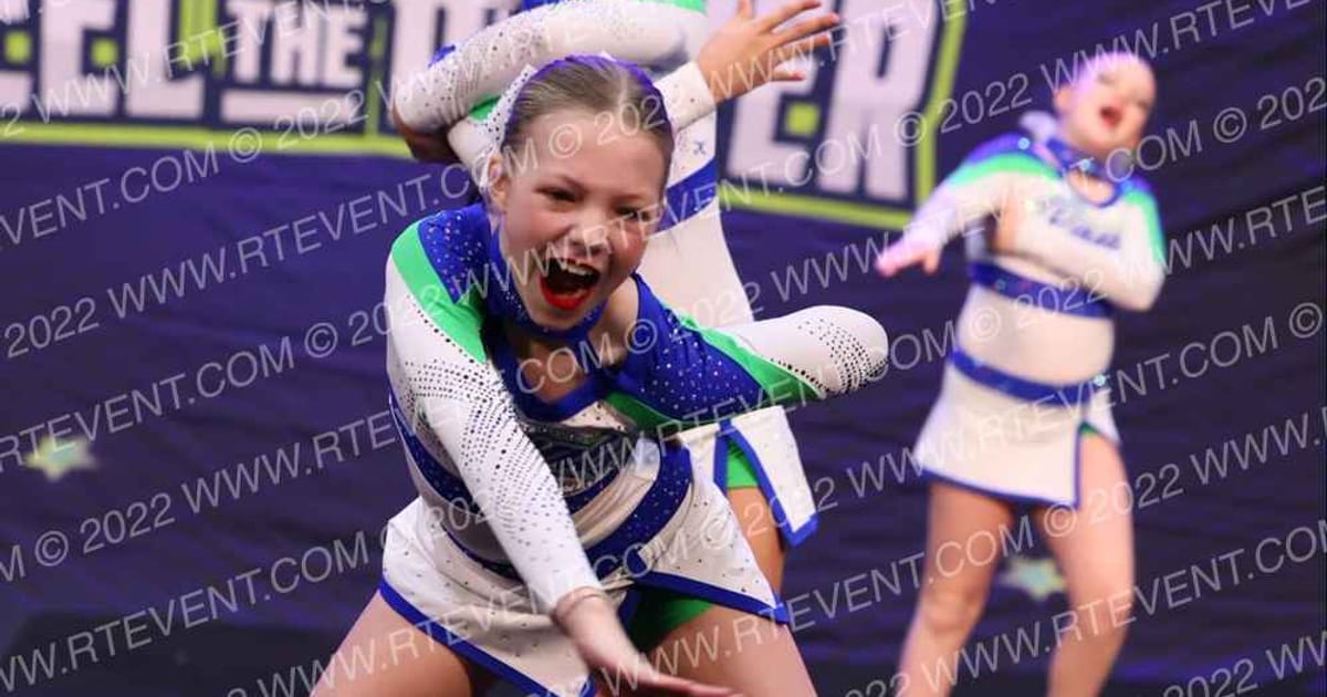 Cheer Strike Royals Majestic · Feel the Power