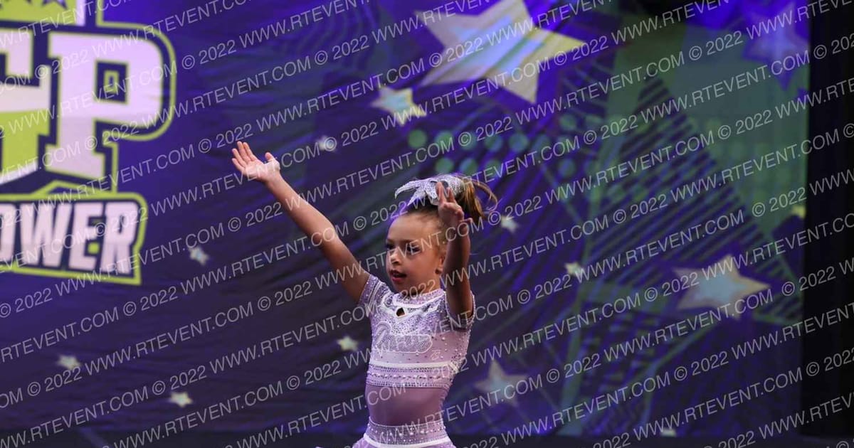 Dream Cheerleading Wild Dreams · Feel the Power
