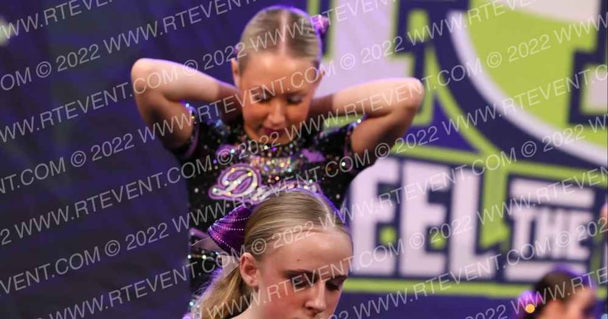 Dream Cheerleading Purple Reign · Feel the Power