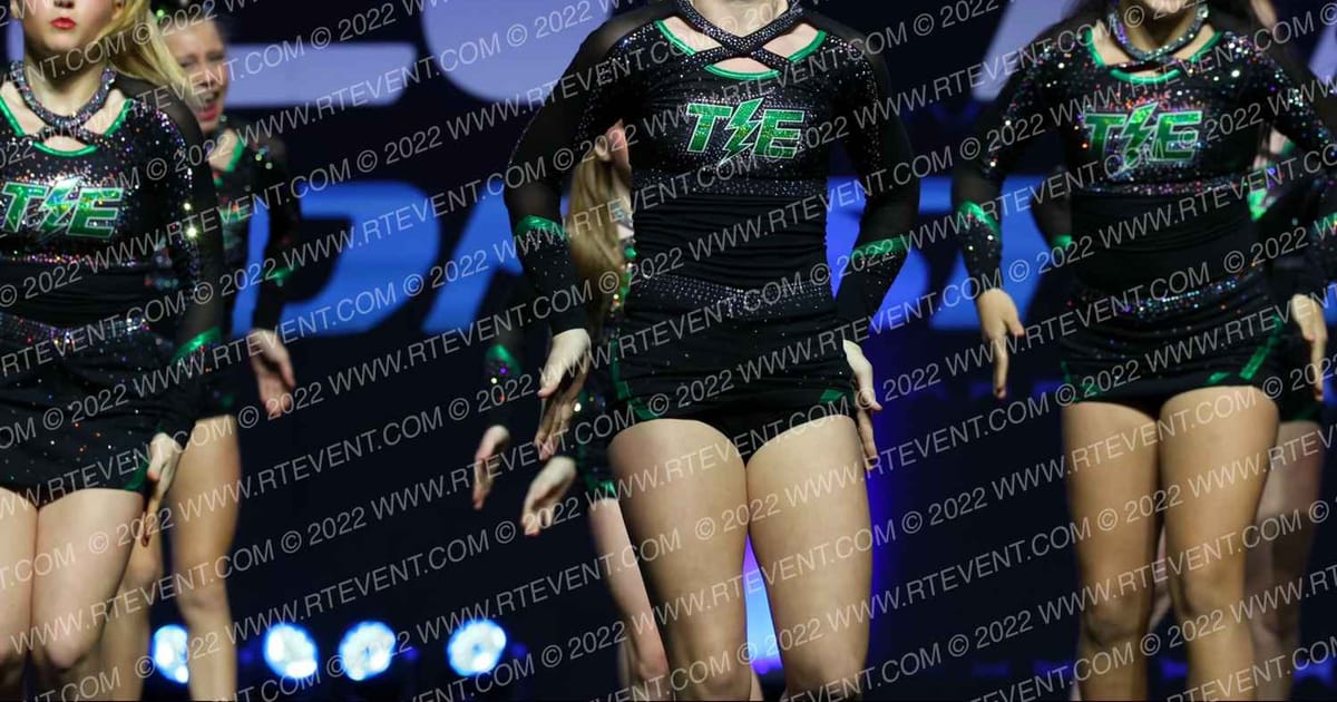 Thunder Extreme Wind · Athletic Championships Garland