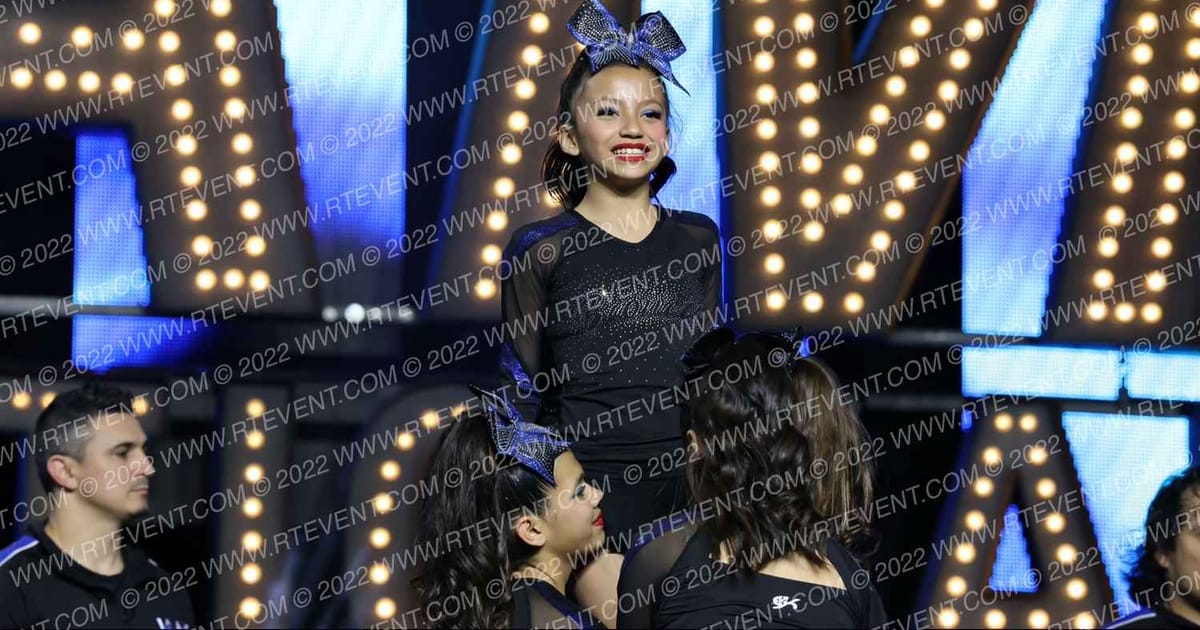 MATER ACADEMY BONANZA VARSITY CHEER TEAM · FRIDAY School Nationals