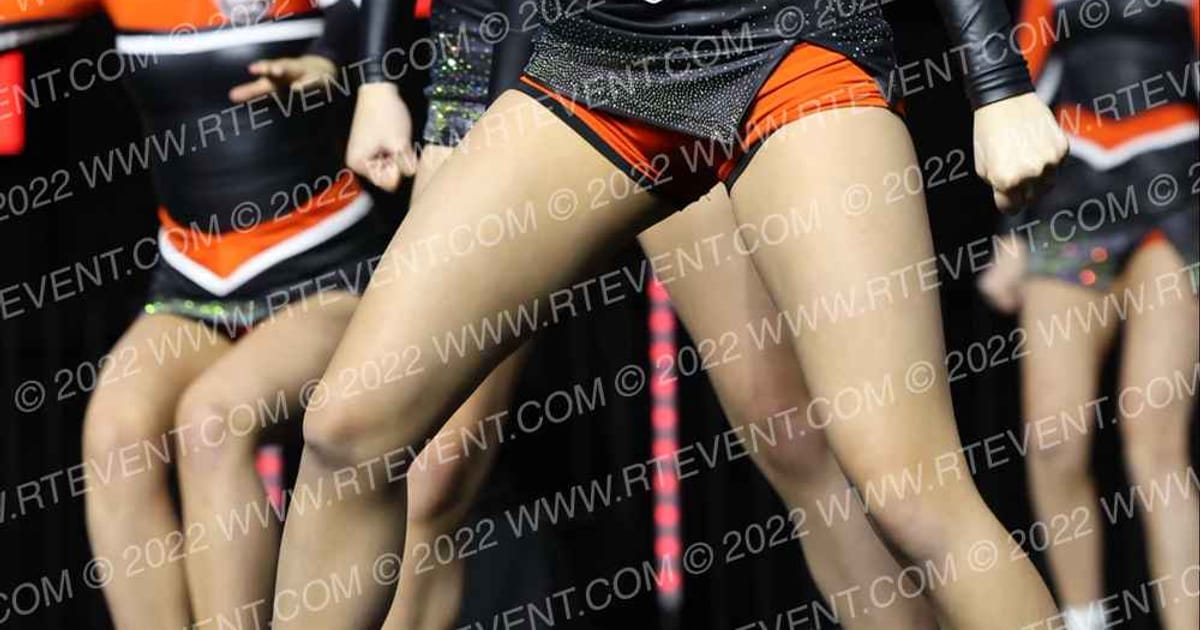 ROSEBURG INDIANS VARSITY CHEER · FRIDAY School Nationals