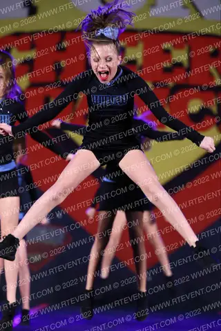 Black Widow Cheer Gym Shake