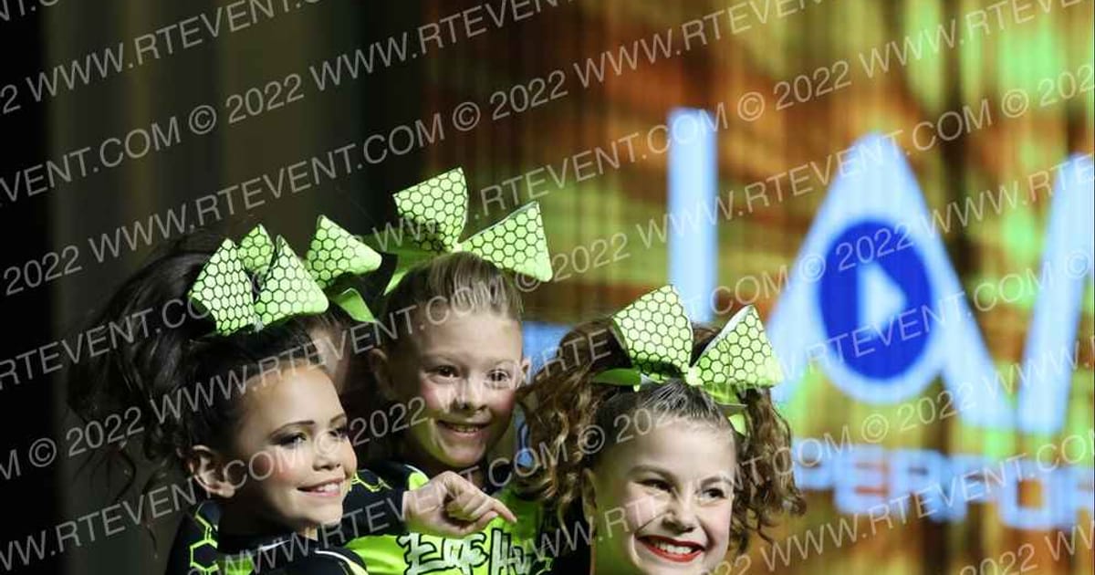 ELITE HIVE CHEER QUEEN BEES · NA Nationals