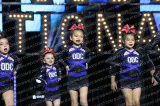 ONE DREAM GOSSIP GIRLS
