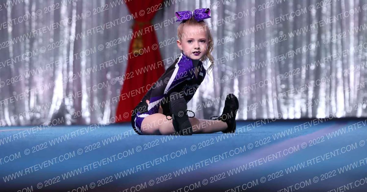 Top Gun Cheerleading Academy Thunderbirds · The American Royale Sevierville Nationals DIDIIV