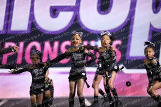 The Xtreme Girls Pucker Up