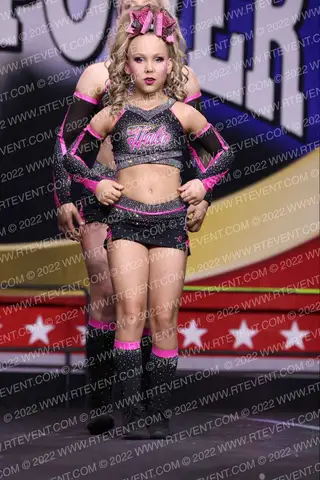 Thrive Cheer Royals Queens