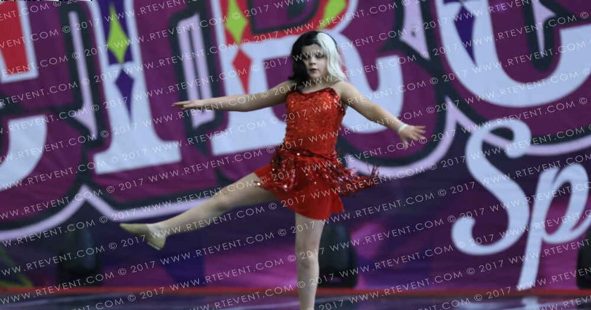 QDCA sophie turner · Circus Spectacular