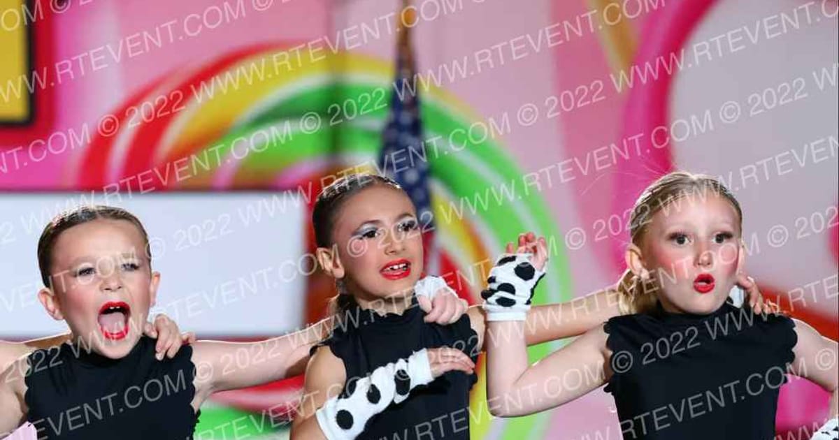 Pittsburgh Poison Itsy Bitsies 2 · Oh How Sweet it is Cheer and Dance Spectacular